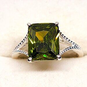 Green Cubic Zirconia solitaire ring in 925 Sterling Silver size 7 5.25 cts